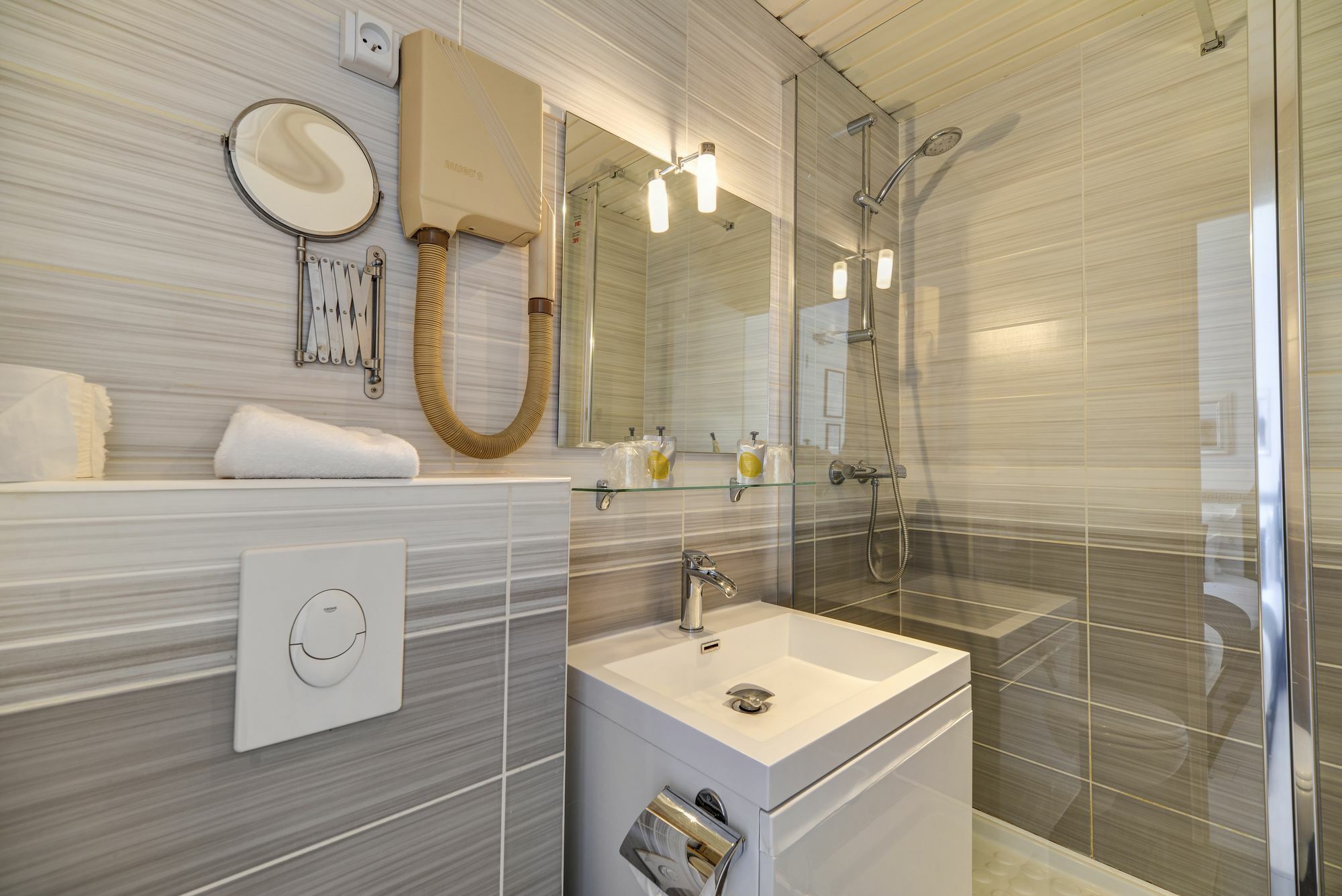 Korner Montmartre Hotel Paris Eksteriør billede